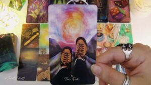 Leia mais sobre o artigo 👀🩵 Como ele(a) ME VÊ neste momento? | Tarot