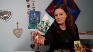 Leia mais sobre o artigo Tarot Special❤️Nur Mut! Jemand wartet nur auf ein Liebesgeständnis!