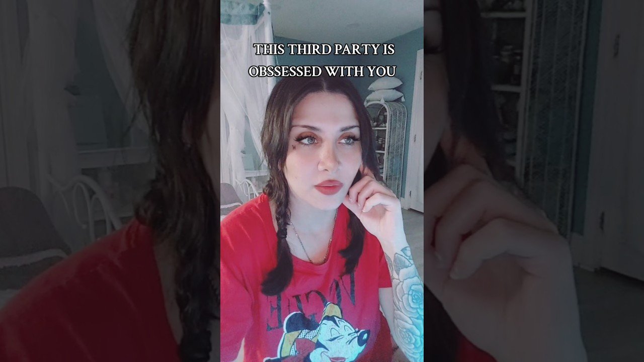 No momento, você está visualizando 🤡😂 THIS THIRD-PARTY IS OBSSESSED WITH YOU #Karmic #Tarot #shorts
