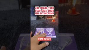 Leia mais sobre o artigo ADA ORANG YANG DIAM-DIAM INGIN MENJATUHKANMU #tarot #tarotreading