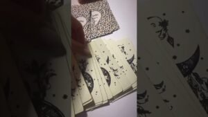 Leia mais sobre o artigo Aklındaki kişinin dilinden dökülenler 📝 #tarot #aboneolmayiunutmayin  #shortsvideo