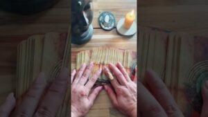 Leia mais sobre o artigo Mensaje #taromancia #tarot #witchtok #tarothoy #interactivotarot #mensajedeluniverso aje
