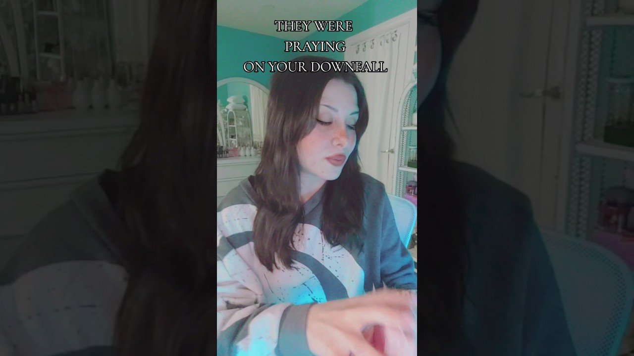 No momento, você está visualizando THEY WERE PRAYING ON YOUR DOWNFALL!! #Karmic #Tarot