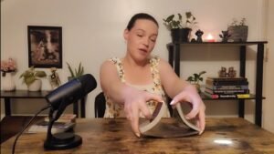 Leia mais sobre o artigo ♋️ Cancer: You don’t owe them anything. #cancer #cancertarot #cancerreadings #tarot