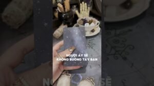 Leia mais sobre o artigo Người ấy sẽ không buông tay bạn #tarot #duongtarot #tarotreels #tarotvietnam #tarotonline #tinhyeu