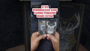 Leia mais sobre o artigo SI DIA MENINGGALKAN KAMU KARENA PENGARUH ORANG KETIGA #tarot #tarotreading