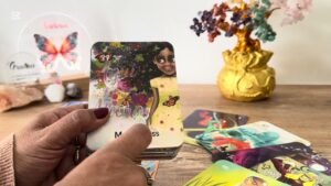 Leia mais sobre o artigo TE VIO Y SU MUNDO INTERNO SE MOVIÓ #tarot #tarotgratis #parati #lectura
