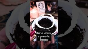 Leia mais sobre o artigo You are becoming dangerous and fearless 💜 Full reading on YouTube #tarot #coffeereading