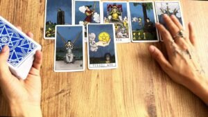 Leia mais sobre o artigo TAROT~LENORMAND aklındaki kişinin güncel durumu nedir? Sana adım atacak mı? Nasıl görüyor?