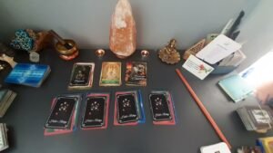 Leia mais sobre o artigo Aklımdaki Kişinin Niyeti Ne? Ne Yapmak İstiyor? Tarot Açılımı