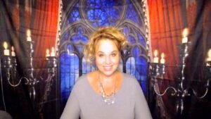 Leia mais sobre o artigo Love tarot (Singles):  A DM is facing A Queen he loved & wronged in the past…