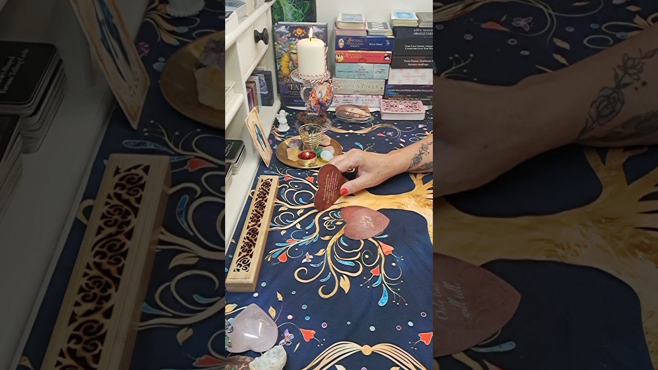 No momento, você está visualizando Mit üzen ma neked? #tarot  #szerelem #szerelmitarot #tarotcards #tarotreader