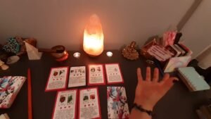 Leia mais sobre o artigo Senden Sakladıkları Ne? Onun Hakkında Bilmeniz Gerekenler. Tarot Açılımı