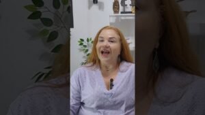 Leia mais sobre o artigo Tarot: A Sacerdotisa #gi #gividal #caminhodosucesso #tarot #leidaatração