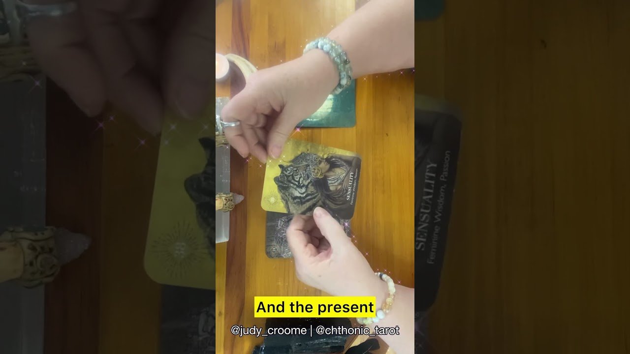No momento, você está visualizando 902. YOUR PAST DOES NOT DEFINE YOU #tarot #dailyoracle #quicktarot #spiritualtarot #shorts