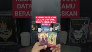 Leia mais sobre o artigo KEBAHAGIAAN DATANG JIKA KAMU MAU MELEPASKAN DIA #tarot #tarotreading