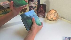 Leia mais sobre o artigo 💫🦋PIENSA EN ESA PERSONA Y TE DIRÉ LO QUE SIGNIFICAS PARA EL/ELLA🦋💫Tarot interactivo