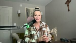 Leia mais sobre o artigo Community turning on NARC as truth revealed #tarot #spirituality #narcissist #truth #exposed #anger