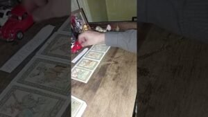 Leia mais sobre o artigo Previsões para todos os Signos no Tarot para o dia 31 de Outubro de 2025.#tarot