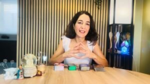 Leia mais sobre o artigo QUÉ FUTURO INMEDIATO LLEGA!! 🤩 TAROT INTERACTIVO☝️ ELIGE UNA CARTA