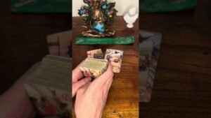 Leia mais sobre o artigo Tem alguém admirando a sua felicidade de longe!#tarot #felicidade #admirador #tarotafetivo