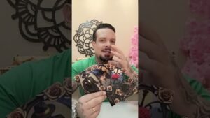 Leia mais sobre o artigo UMA PESSOA PRÓXIMA QUER FAZER AMOR COM VOCÊ.. #tarot #baralho #tarotonline #baralhocigano