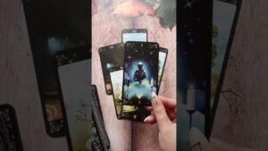 Leia mais sobre o artigo ❗️ Терміново! Це 200% твоє за долею! таро розклад #shorts  #tarot  #таро