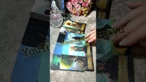 Leia mais sobre o artigo 🔮✨️ЧТО О ТЕБЕ ГОВОРЯТ ЗА СПИНОЙ✨️🔮#shorts #таро #tarot #гадание #враг #магия #любовь #расклад