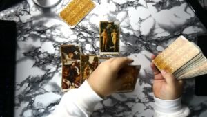 Leia mais sobre o artigo Mit üzen a kártya? -Válassz egy lapot!- [Tarot Kártya]