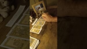 Leia mais sobre o artigo Previsões para todos os Signos no Tarot para o dia 8 de Novembro de 2025.#tarot