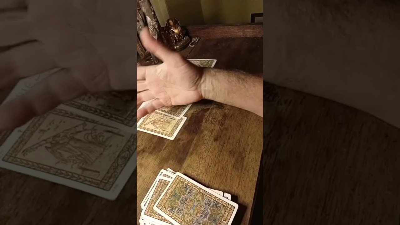 No momento, você está visualizando Previsões para todos os Signos no Tarot para o dia 1° de Novembro de 2025.#tarot