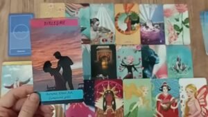 Leia mais sobre o artigo Tam Şu Anda Neler Hissediyor? Tarot
