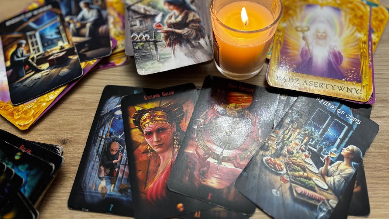 No momento, você está visualizando CO SŁYCHAĆ U NIEGO? Co MYŚLI? Wybierz kartę TAROT