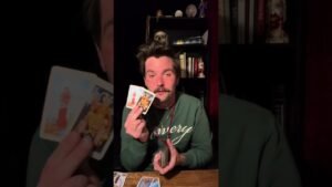 Leia mais sobre o artigo Who is being sneaky #tarot