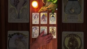 Leia mais sobre o artigo Apa yang Ingin Dikatakan Olehnya? 🗣️ #winshealing #tarot #tarotindonesia