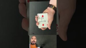 Leia mais sobre o artigo Crazy Card Trick Dekho Sare 😲😘 #magic #magician #tarot #cards #youtubeshorts #themagician