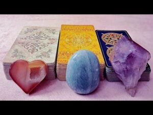 Leia mais sobre o artigo 🟠 TAROT INTERACTIVO HOY ❤️‍🔥 ¿Qué siente por mí en este momento? 🪷 ¿Qué piensa que siento yo? 🦋✨️