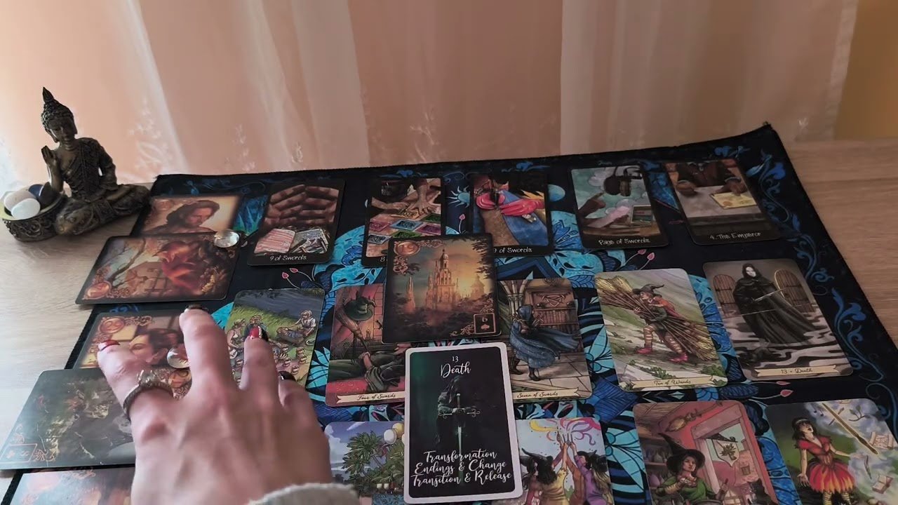 No momento, você está visualizando Szerelmi háromszög kirakás🙈🤍🩷🩵 #tarot #szerelem #forraskapu