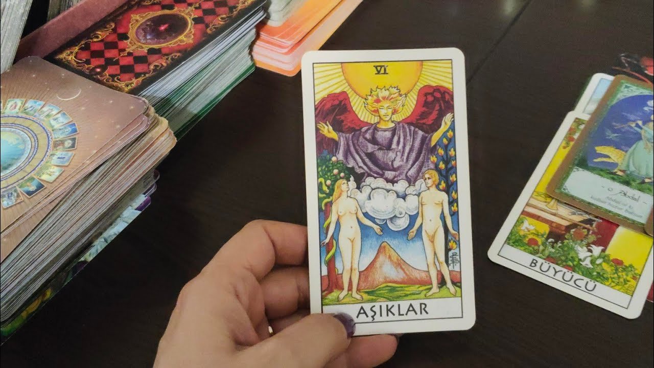 No momento, você está visualizando TAM ŞUANDA AKLINIZDAKİ KİŞİ SENİNLE İLGİLİ NE HİSSEDİYOR? NE KARAR ALDI? #tarot