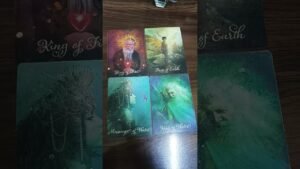 Leia mais sobre o artigo two people are interested in You #tarothindi #tarot