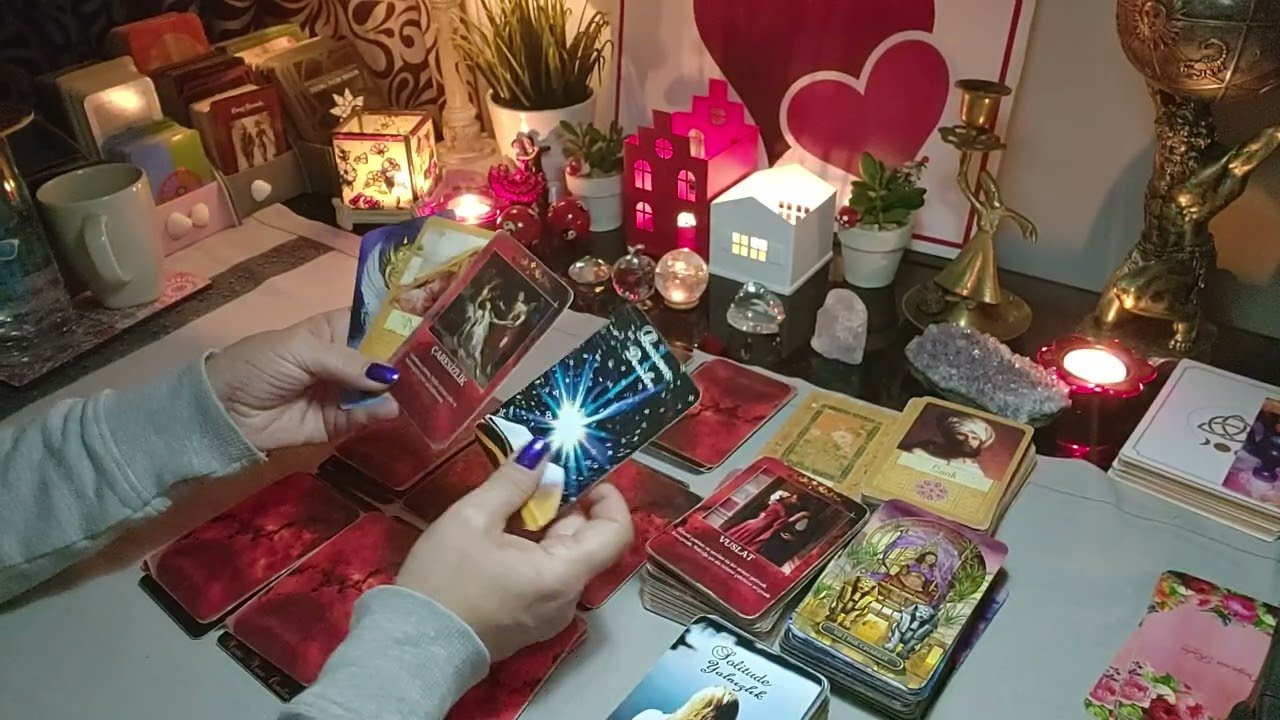 No momento, você está visualizando Uyku Öncesi 📌 Bir Doz Aklımdaki Kişi🥰🔥🥰 #Tarot Açılımı