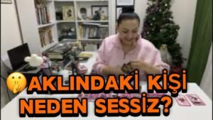 Leia mais sobre o artigo 🤫AKLINDAKİ KİŞİ NEDEN SESSİZ ? BU SESSİZLİK SON BULACAK MI? #tarot #astrolojiyorumu #tarotcards #fal