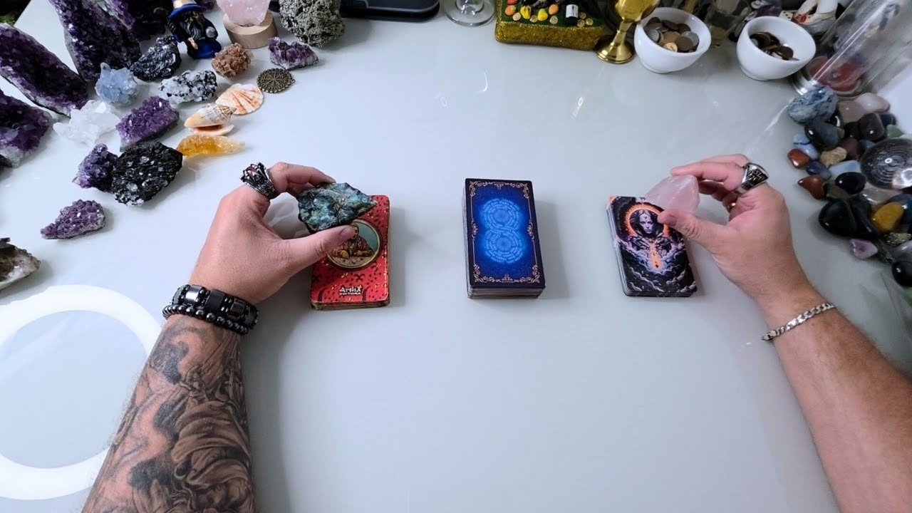 No momento, você está visualizando Ele(a) FICA OU SAI DA MINHA VIDA TAROT? Vamos Voltar a Ficar Juntos?