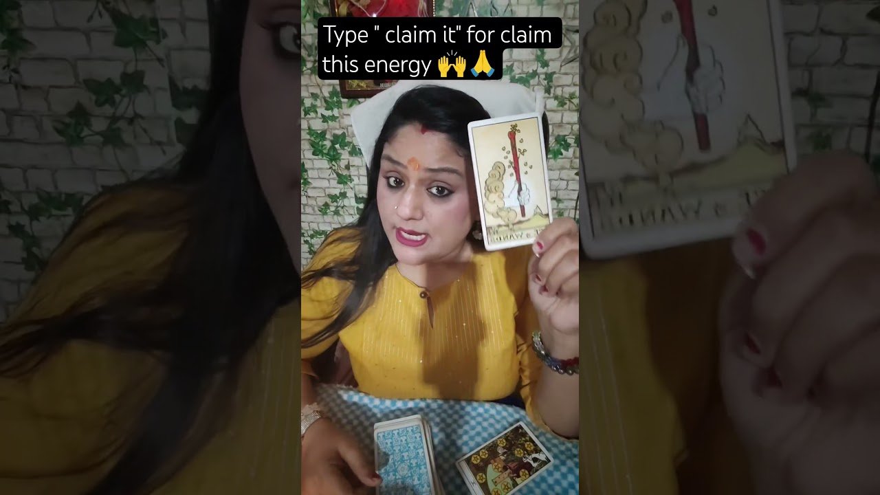 No momento, você está visualizando koi hai aapke piche aapke bich 😯😯 #tarot #universe #divine #shorts