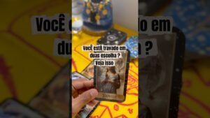Leia mais sobre o artigo Você está travada em duas escolha ? #tarot #deustemumapalavrapravoce #taro
