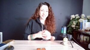 Leia mais sobre o artigo ARIES TAROT ♈THEY JUST DON’T GET IT! YOU ARE ASCENDING, THEY WANT TO FOLLOW BUT DON’T KNOW HOW 💖🤑