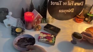 Leia mais sobre o artigo BU SAVAŞIN KAZANANI SEN OLACAKSIN 🏆🏆 GENEL KAHVE TAROT FALI #tarot #kahvefalı