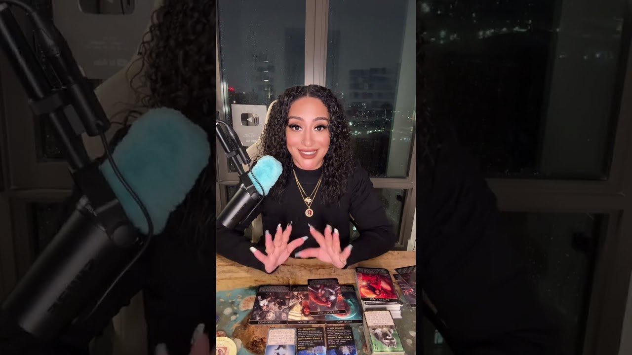 No momento, você está visualizando Capricorn Zodiac Tarot Reading 03/16