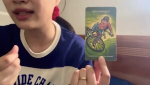 Leia mais sobre o artigo CHỌN 1 TỤ BÀI tarot: CÂU CHUYỆN TÌNH YÊU THÁNG 4