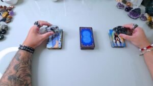 Leia mais sobre o artigo Ele(a) FICA OU SAI DA MINHA VIDA TAROT? Vamos Voltar a Ficar Juntos? ✨COM OPÇÕES DE ESCOLHA✨